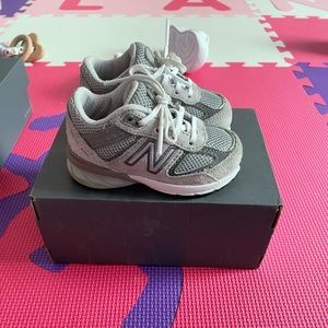 Infant sneaker size 4